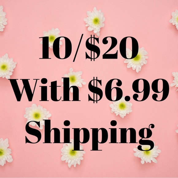 FREE WITH ANY PURCHASE Sparkly lip drop earrings - Picture 6 of 6